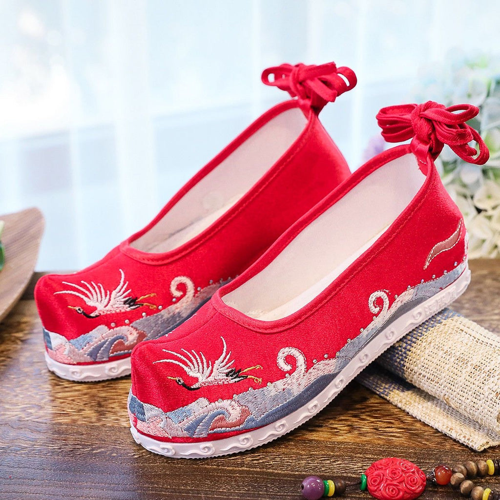 READY STOCK / SIZE 4 / SIZE 35 / SIZE 225] Red wedding shoes female red  tassel bride high heels Chinese wedding heels, Women's Fashion, Footwear,  Heels on Carousell